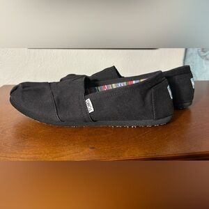 5/$25 TOMS Black Slip-On Loafers